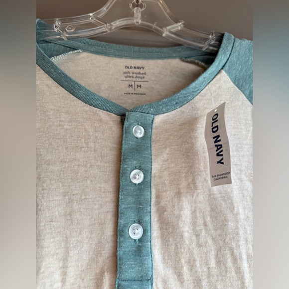 Old Navy Soft-Washed Color-Blocked Henley Shirt Size M Long Sleeve NWT neutral - Picture 3 of 14
